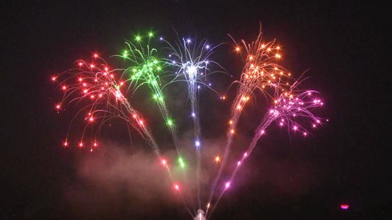 인사 불꽃은 중국 디스플레이 케이크 불꽃놀이 200 샷을 특화했습니다